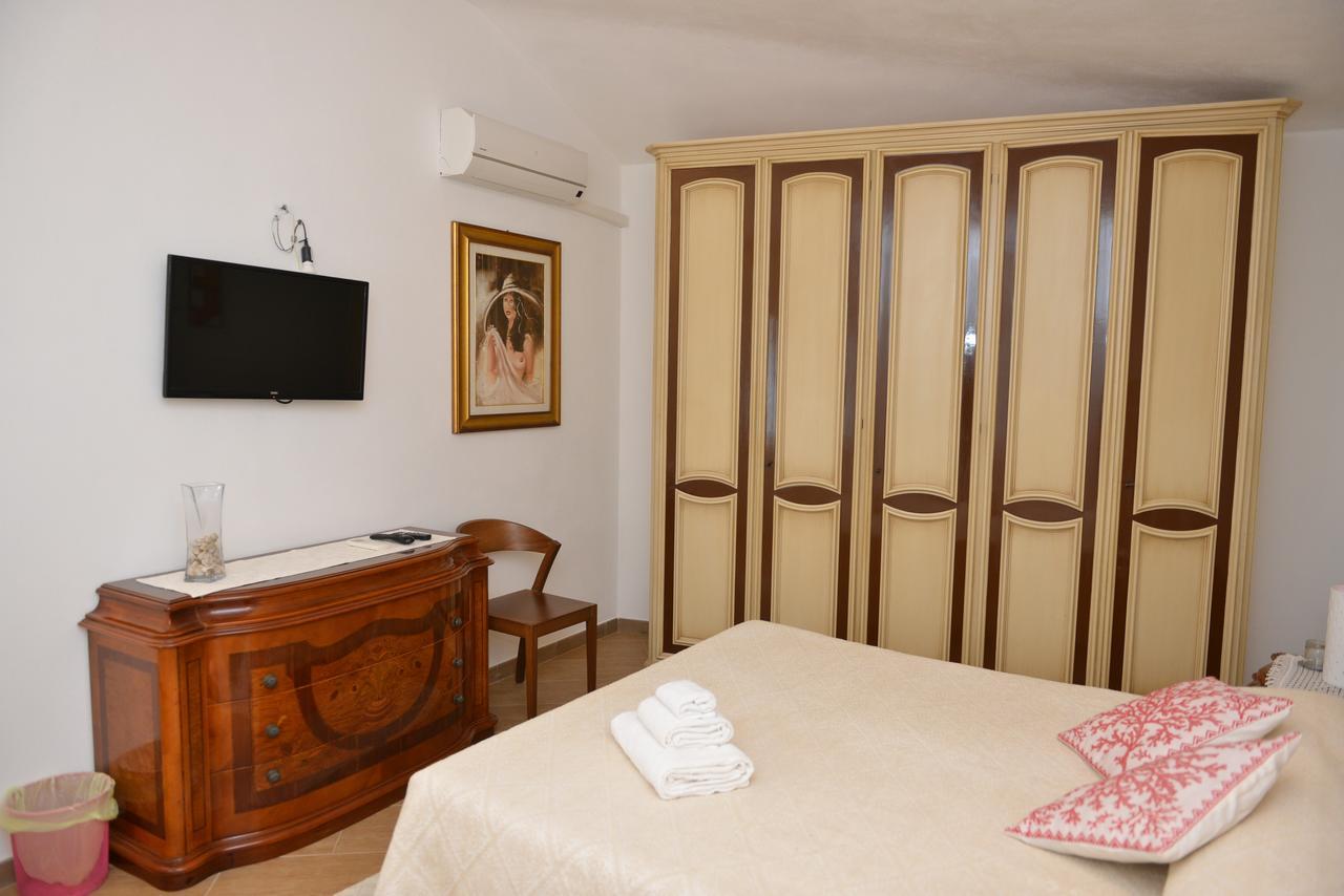 La Fonte Dell'Ulivo 3 Bed & Breakfast Ла Мадалена Екстериор снимка