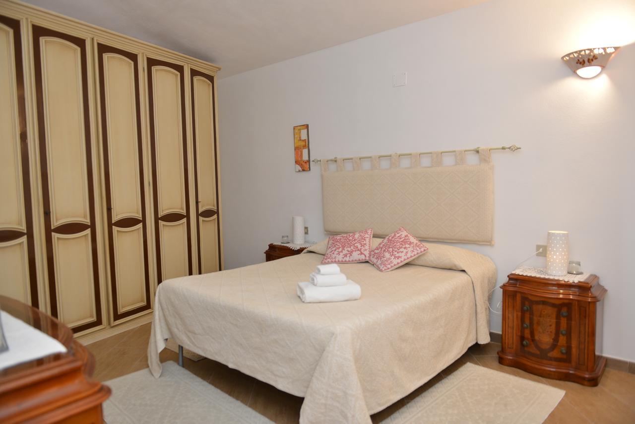 La Fonte Dell'Ulivo 3 Bed & Breakfast Ла Мадалена Екстериор снимка